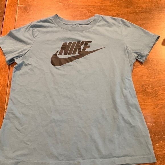 Nike Women’s T - Picture 1 of 3